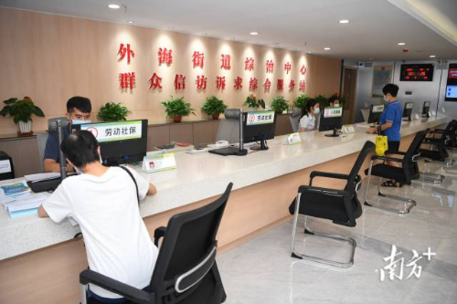 经过规范化建设,镇(街)综治中心焕然一新。 经过规范化建设,镇(街)综治中心焕然一新。