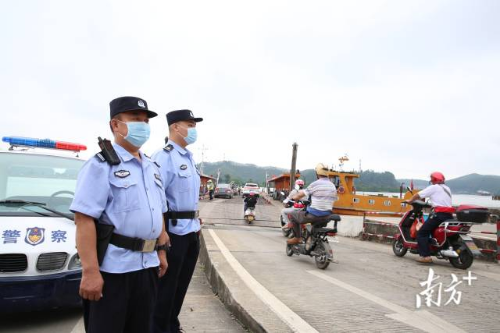 渡船是睦洲镇村民出行主要的交通工具。