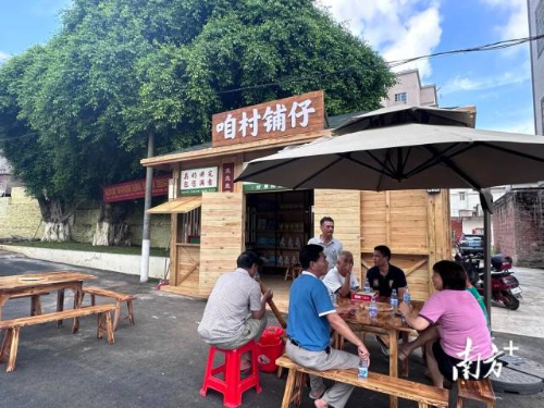 乡村铺仔成为村民拉家常、话里短的“老地方”。刘梓薇 摄 乡村铺仔成为村民拉家常、话里短的“老地方”。刘梓薇 摄