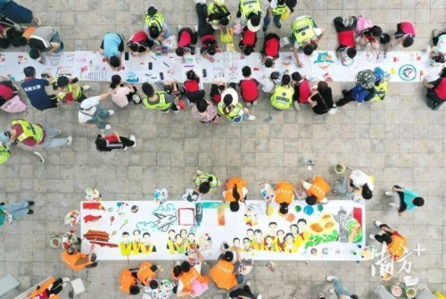 东莞义警参与国家安全宣传活动。